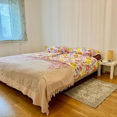 Happy Home Near Airport With Free Parking Schwechat Exterior photo
