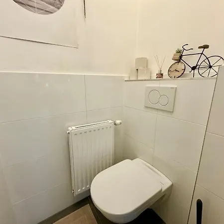 Happy Home Near Airport With Free Parking Schwechat Exterior photo