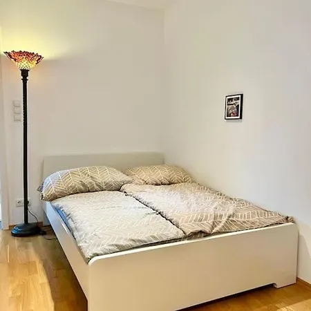 Happy Home Near Airport With Free Parking Schwechat Exterior photo