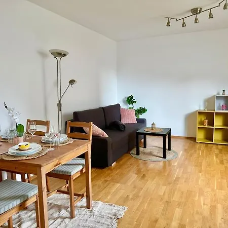 Happy Home Near Airport With Free Parking Schwechat Exterior photo
